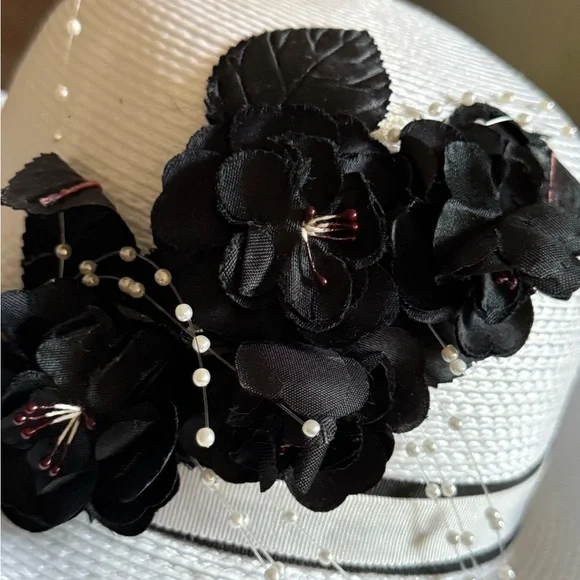 Black & white straw hat